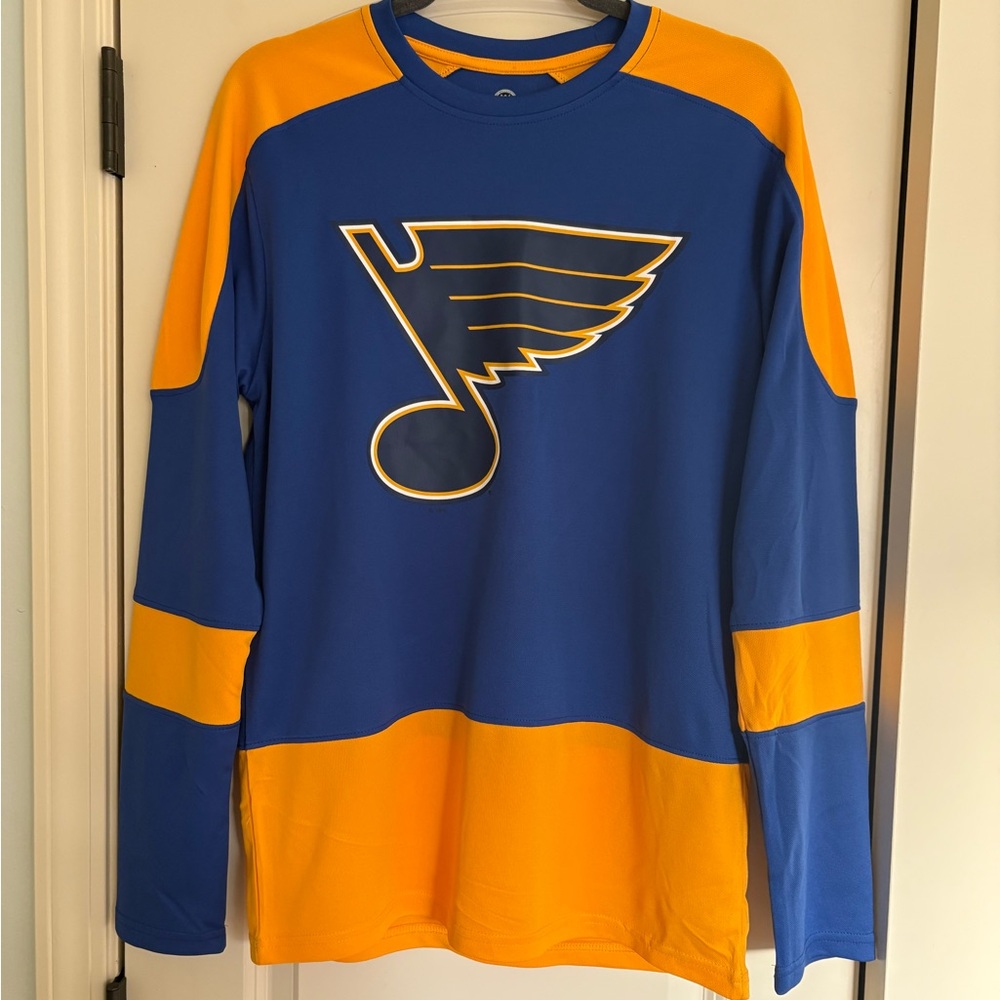 NWT St Louis Blues NHL Apparel Graphic T-Shirt Long Sleeve Logo Size Medium